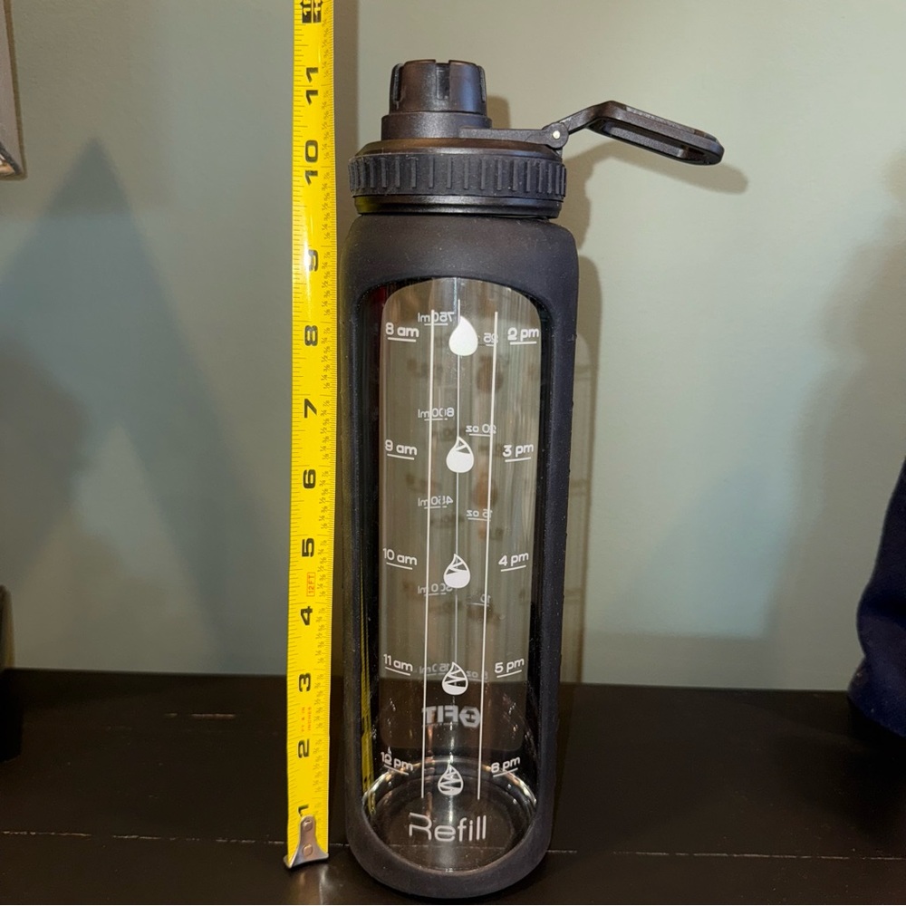 NWOT- FIT -32 oz Glass Water Bottle with 2 Lids, Time Marker, Silicone Sleeve - Picture 6 of 16